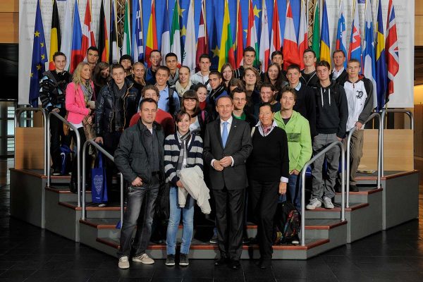 Gruppenfoto mit Othmar Karas im Europaparlament | Reithmanngymnasium