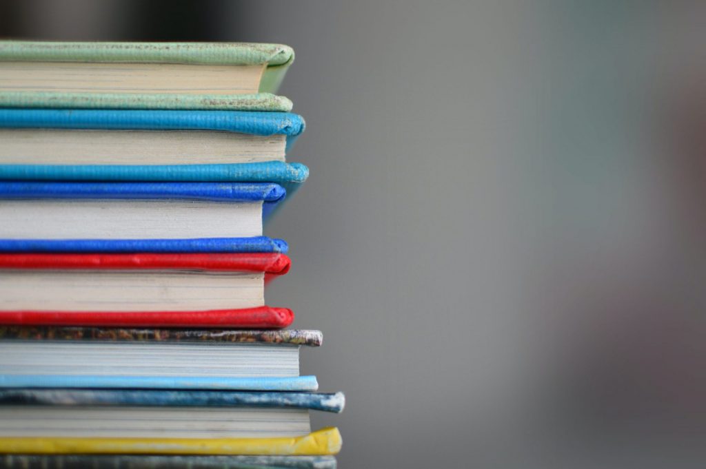 Bücherstapel | Reithmanngymnasium